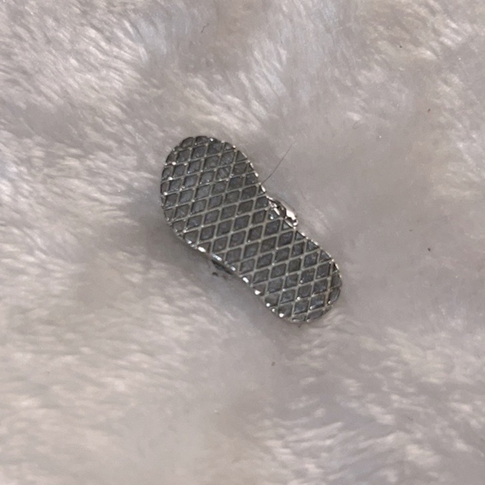 🩴 RHINESTONE CRYSTAL EMBELLISHED SILVER FLIP FLOP PENDANT - Picture 4 of 6